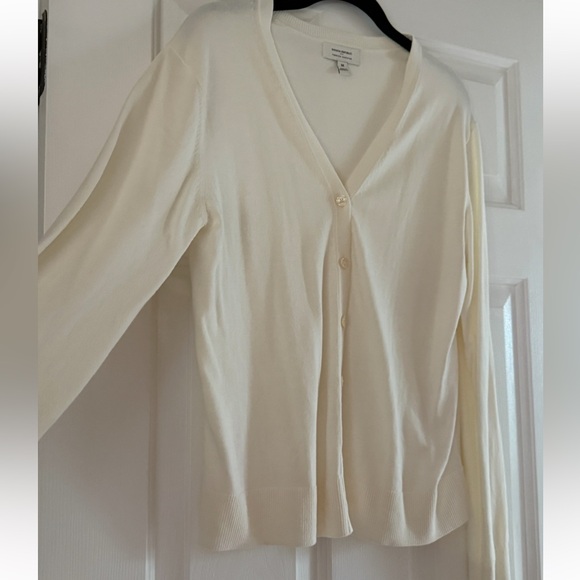 Banana Republic Factory FOREVER CARDIGAN SWEATER in snow day size medium V-front - Picture 7 of 8